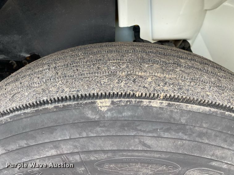 image for item KB9453 2008 International 4400  tire service truck