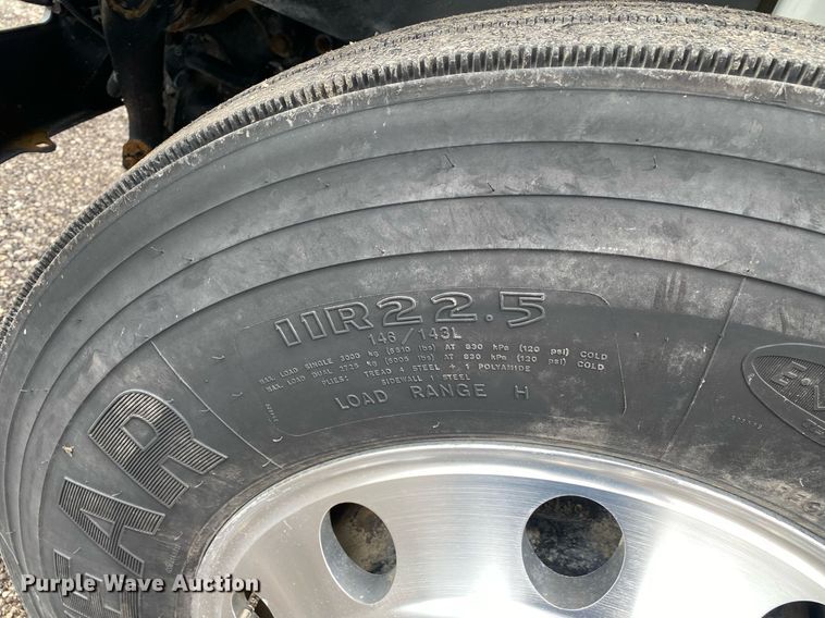 image for item KB9453 2008 International 4400  tire service truck