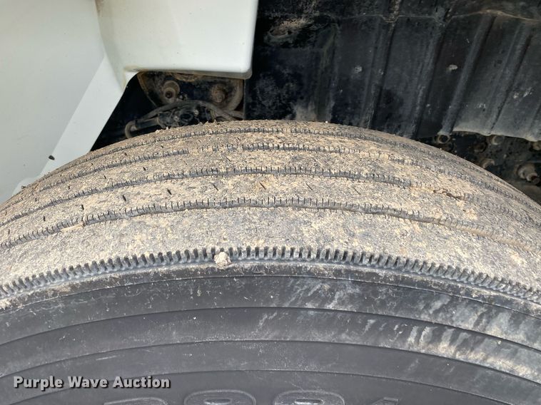 image for item KB9453 2008 International 4400  tire service truck