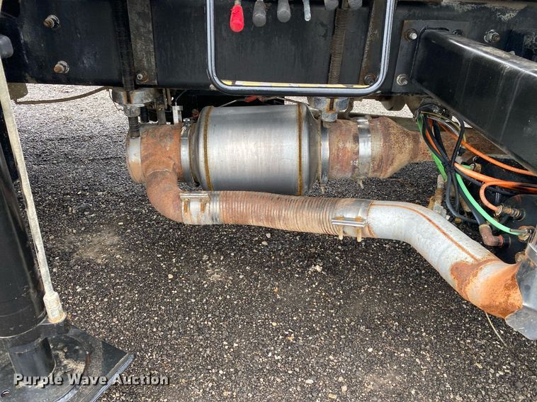 image for item KB9453 2008 International 4400  tire service truck