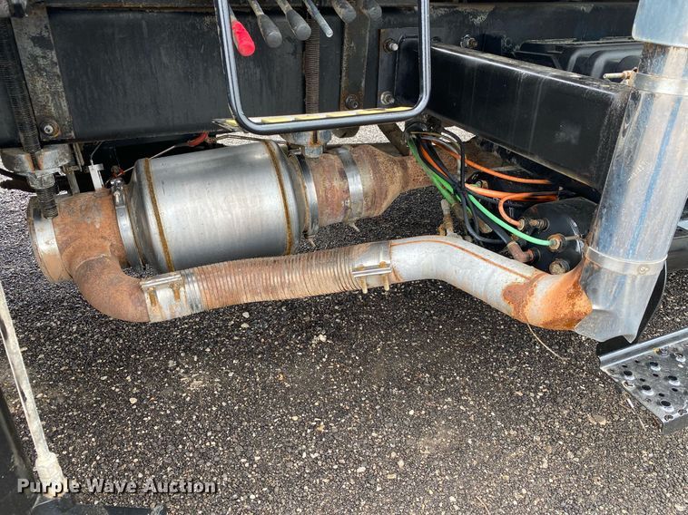 image for item KB9453 2008 International 4400  tire service truck