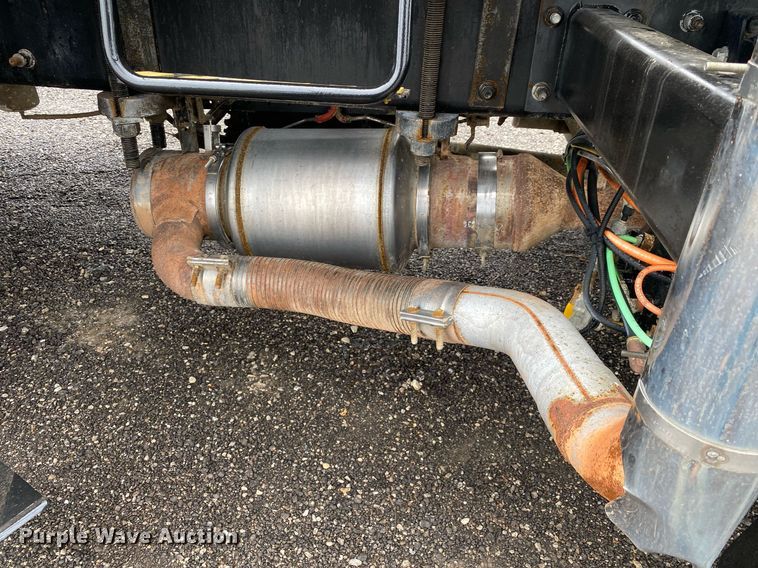 image for item KB9453 2008 International 4400  tire service truck