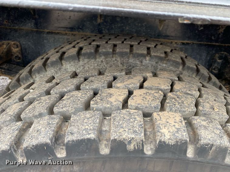 image for item KB9453 2008 International 4400  tire service truck