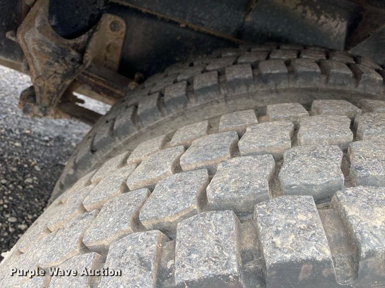 image for item KB9453 2008 International 4400  tire service truck