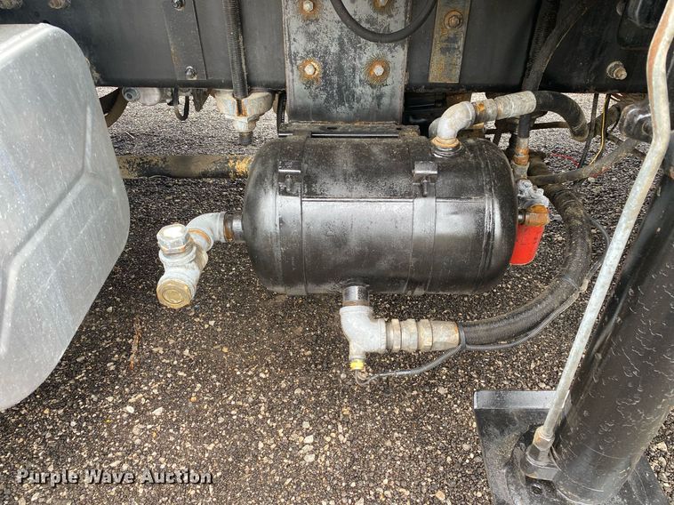 image for item KB9453 2008 International 4400  tire service truck