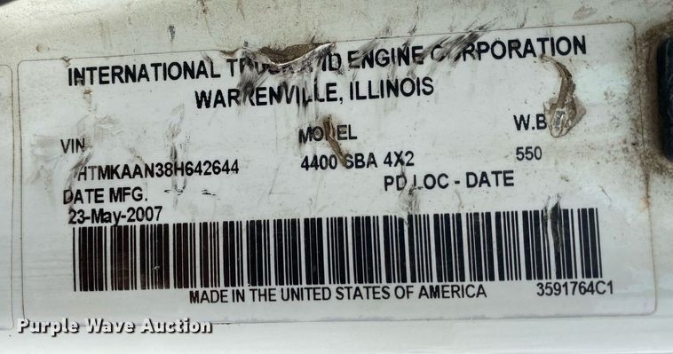 image for item KB9453 2008 International 4400  tire service truck