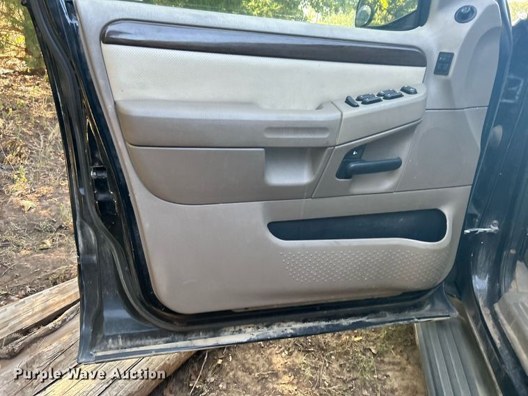 image for item KH9471 2003 Ford Explorer SUV