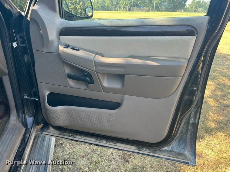 image for item KH9471 2003 Ford Explorer SUV