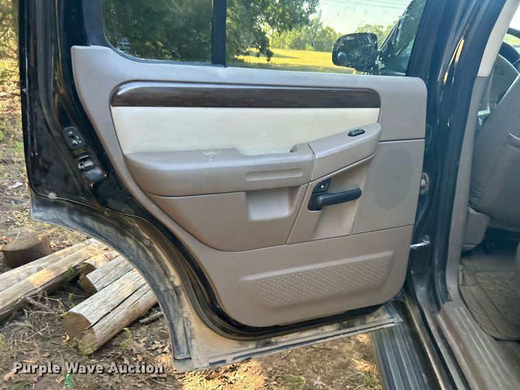 image for item KH9471 2003 Ford Explorer SUV