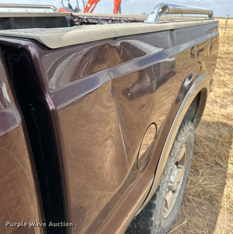 image for item KM9800 2004 Ford  F250 Super Duty Lariat King Ranch Crew Cab pickup truck