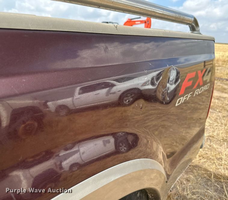 image for item KM9800 2004 Ford  F250 Super Duty Lariat King Ranch Crew Cab pickup truck