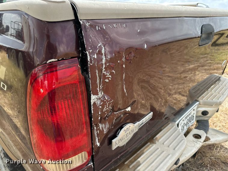 image for item KM9800 2004 Ford  F250 Super Duty Lariat King Ranch Crew Cab pickup truck