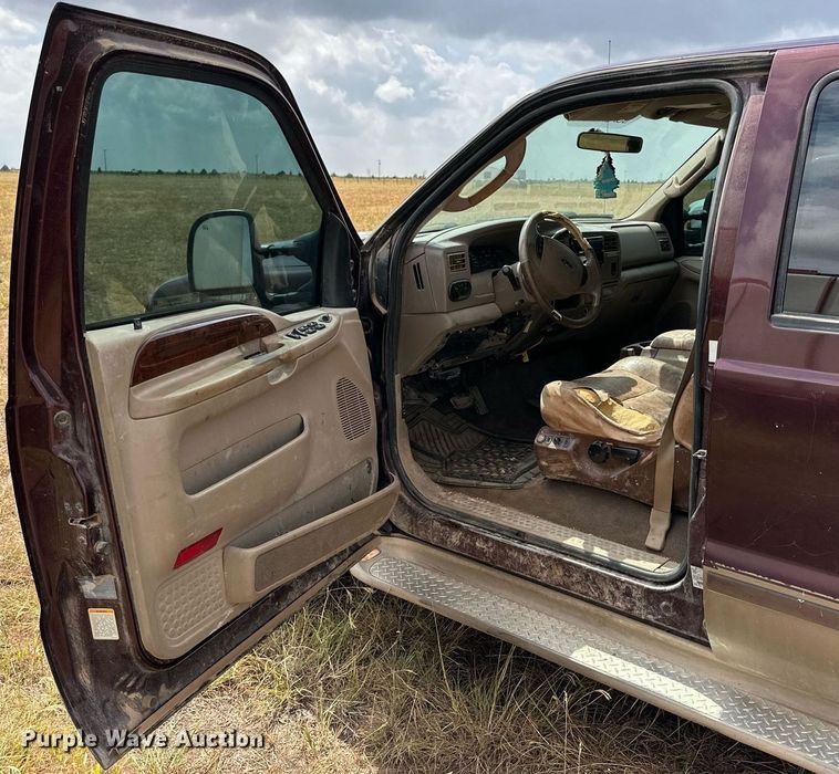 image for item KM9800 2004 Ford  F250 Super Duty Lariat King Ranch Crew Cab pickup truck