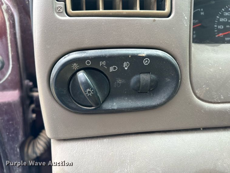 image for item KM9800 2004 Ford  F250 Super Duty Lariat King Ranch Crew Cab pickup truck