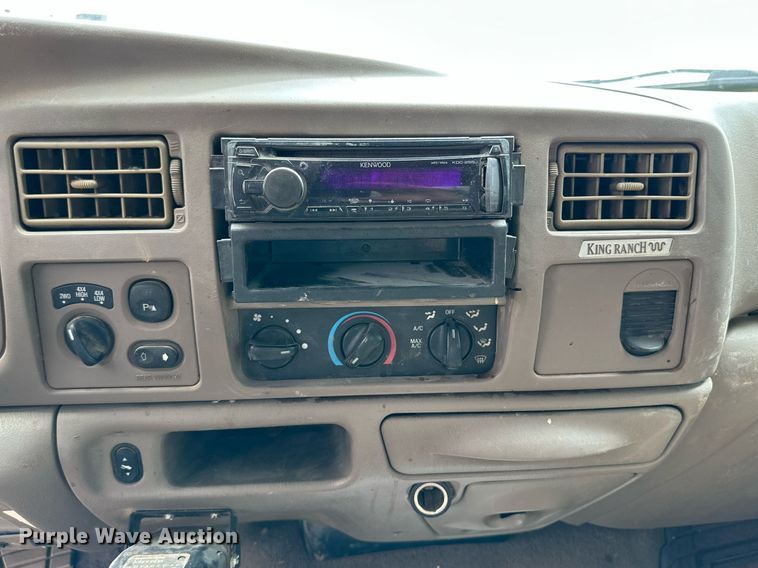 image for item KM9800 2004 Ford  F250 Super Duty Lariat King Ranch Crew Cab pickup truck