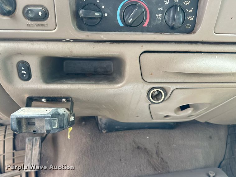 image for item KM9800 2004 Ford  F250 Super Duty Lariat King Ranch Crew Cab pickup truck