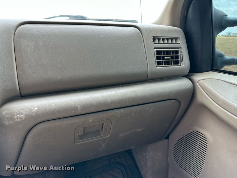 image for item KM9800 2004 Ford  F250 Super Duty Lariat King Ranch Crew Cab pickup truck