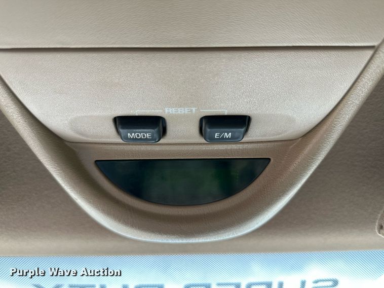 image for item KM9800 2004 Ford  F250 Super Duty Lariat King Ranch Crew Cab pickup truck