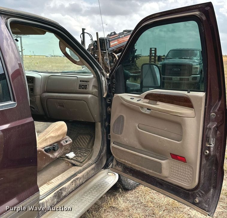 image for item KM9800 2004 Ford  F250 Super Duty Lariat King Ranch Crew Cab pickup truck