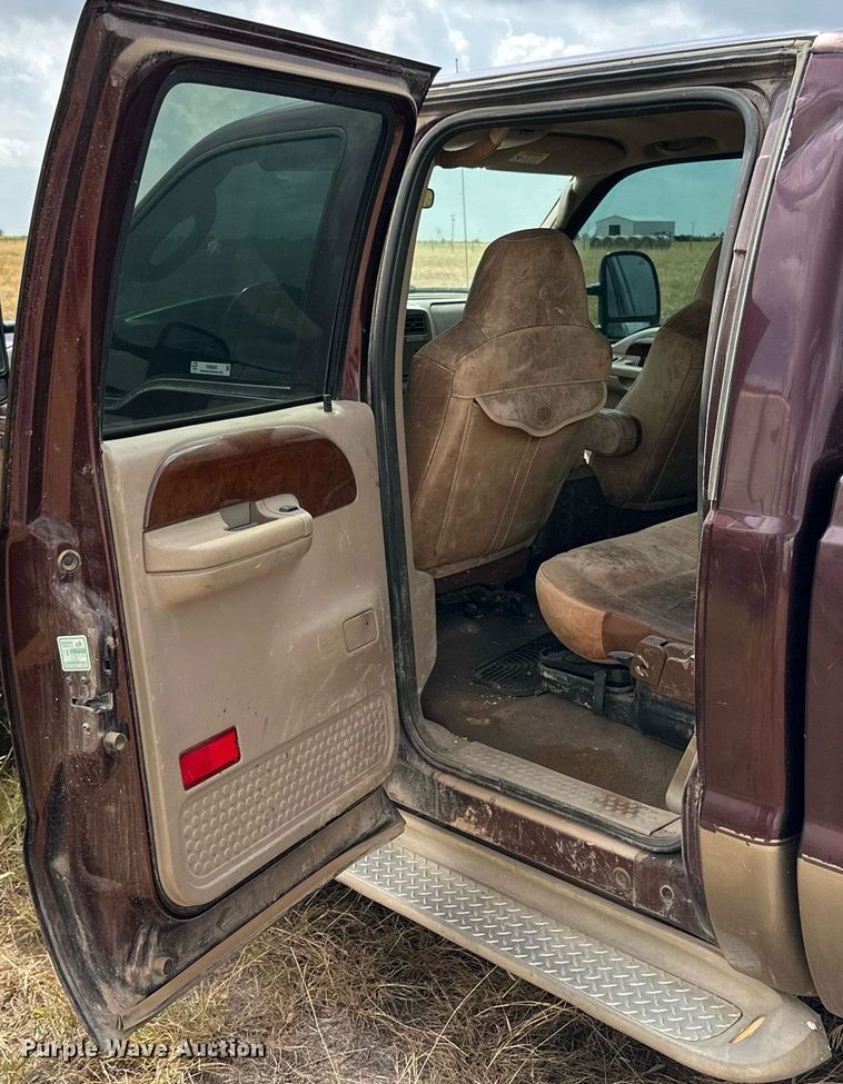 image for item KM9800 2004 Ford  F250 Super Duty Lariat King Ranch Crew Cab pickup truck