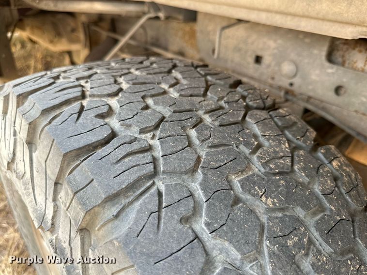 image for item KM9800 2004 Ford  F250 Super Duty Lariat King Ranch Crew Cab pickup truck