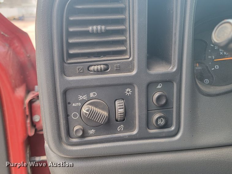 image for item KS9257 2003 Chevrolet Silverado 2500HD  Ext. Cab pickup truck