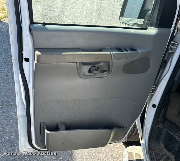 image for item KT9358 2007 Ford E250  van