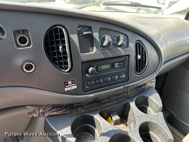 image for item KT9358 2007 Ford E250  van