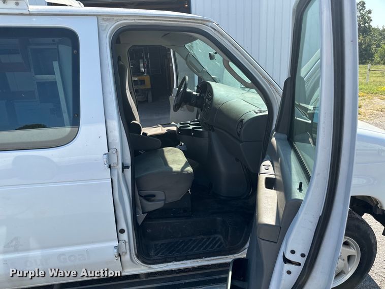 image for item KT9358 2007 Ford E250  van