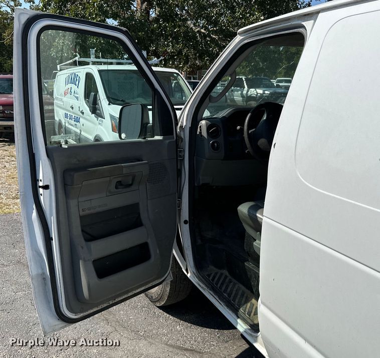 image for item KT9360 2009 Ford E350 Super Duty  van