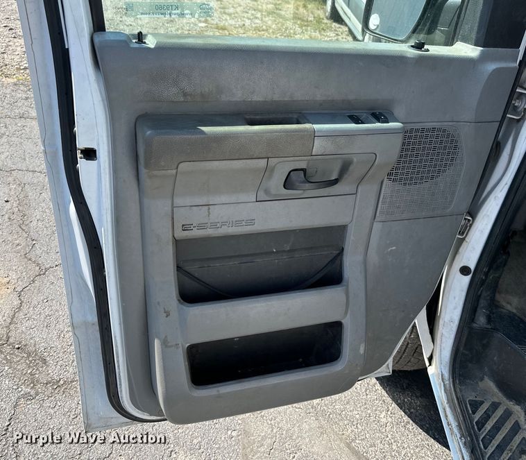 image for item KT9360 2009 Ford E350 Super Duty  van