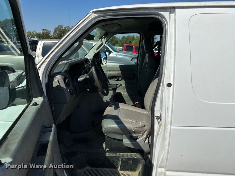 image for item KT9360 2009 Ford E350 Super Duty  van