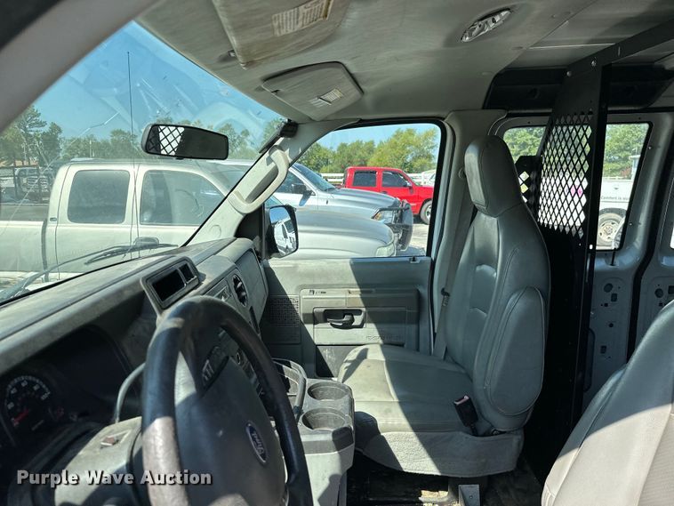 image for item KT9360 2009 Ford E350 Super Duty  van