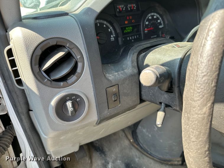 image for item KT9360 2009 Ford E350 Super Duty  van