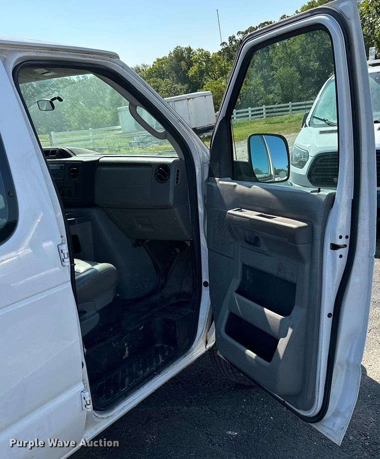 image for item KT9360 2009 Ford E350 Super Duty  van