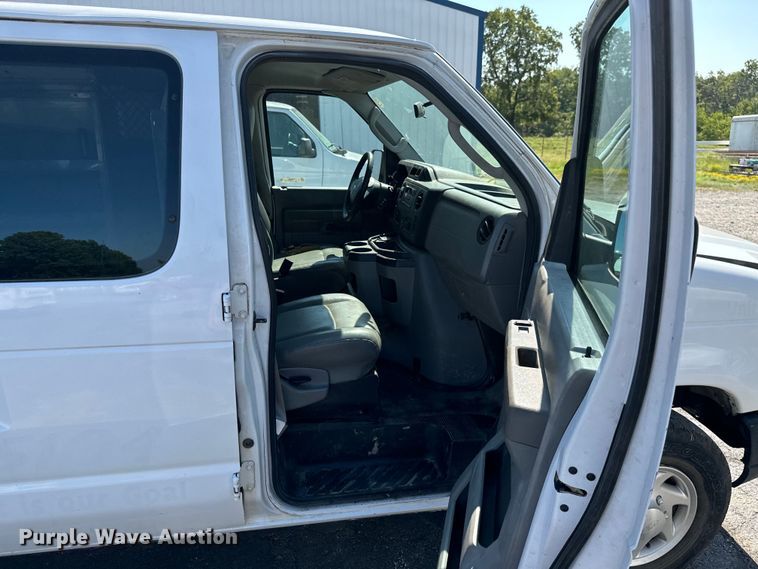 image for item KT9360 2009 Ford E350 Super Duty  van