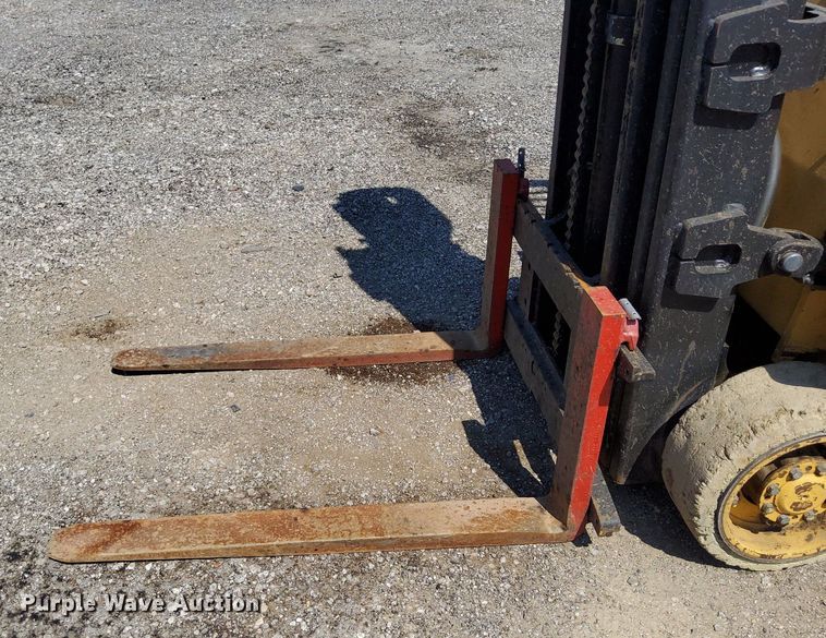 image for item KW9024 Hyster S40XL  forklift