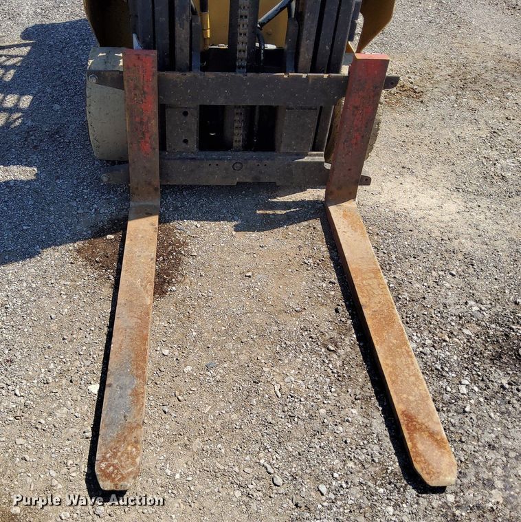 image for item KW9024 Hyster S40XL  forklift