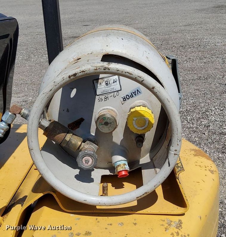 image for item KW9024 Hyster S40XL  forklift