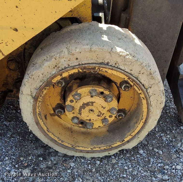 image for item KW9024 Hyster S40XL  forklift