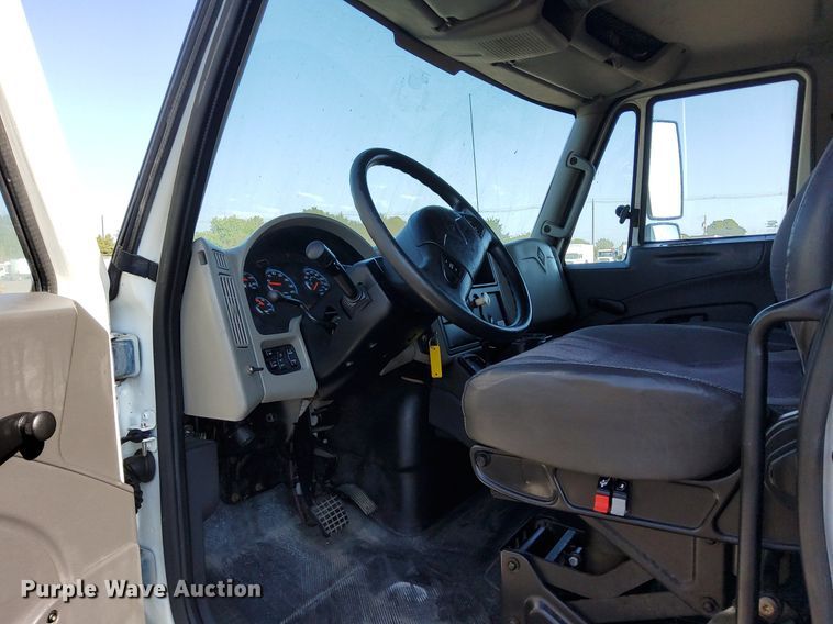 image for item KW9030 2014 International 4300 SBA  box truck