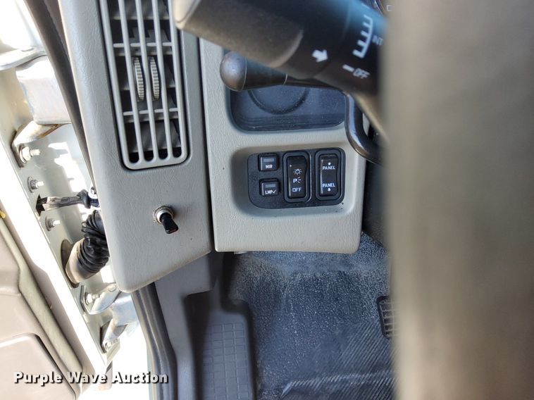 image for item KW9030 2014 International 4300 SBA  box truck