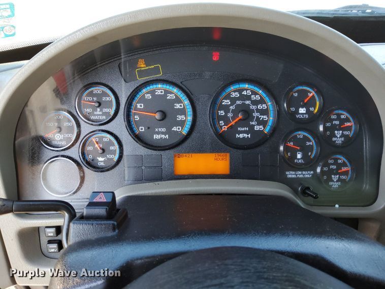 image for item KW9030 2014 International 4300 SBA  box truck