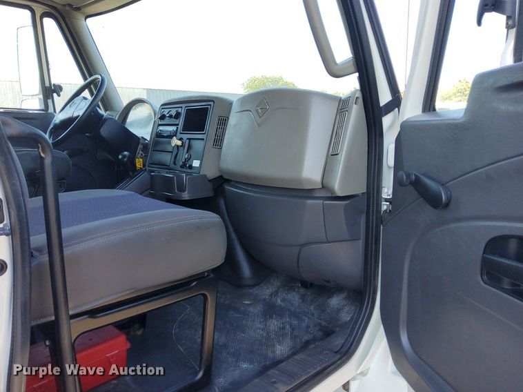 image for item KW9030 2014 International 4300 SBA  box truck