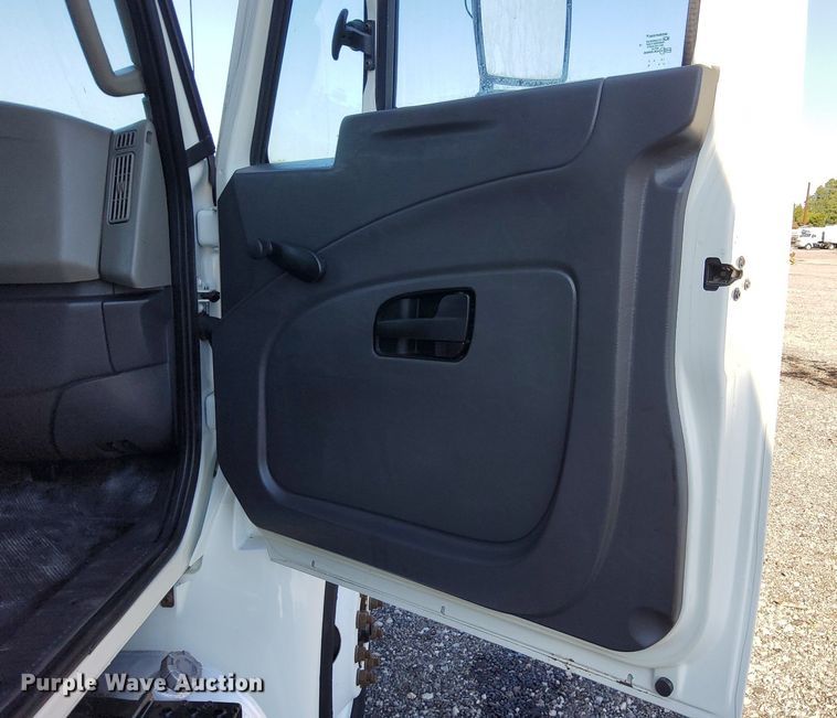 image for item KW9030 2014 International 4300 SBA  box truck