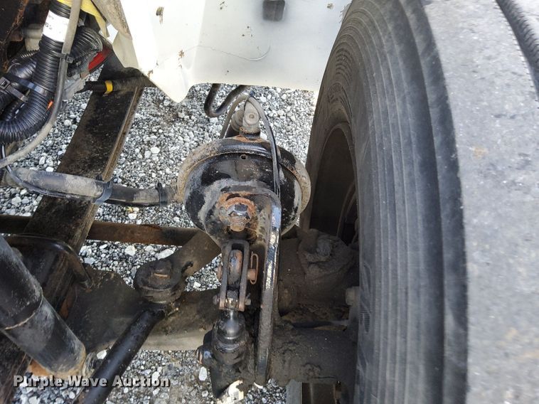 image for item KW9030 2014 International 4300 SBA  box truck