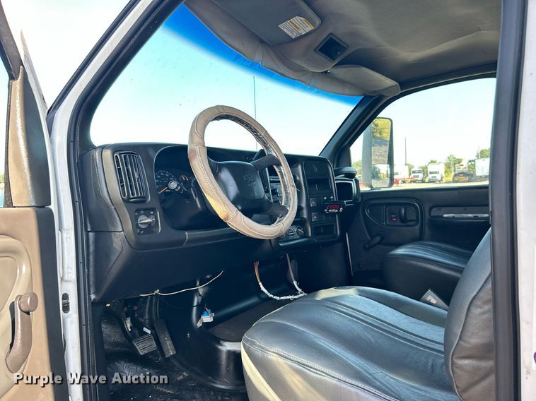 image for item KW9031 2003 Chevrolet C4500  refrigerated truck