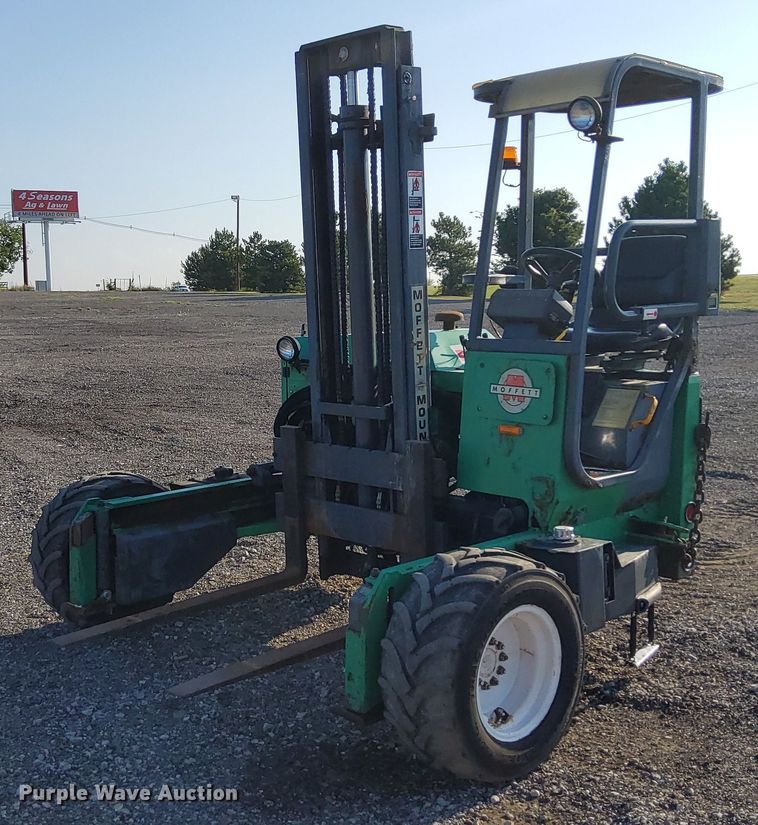 image for item KW9032 1999 Moffett M4000E  forklift