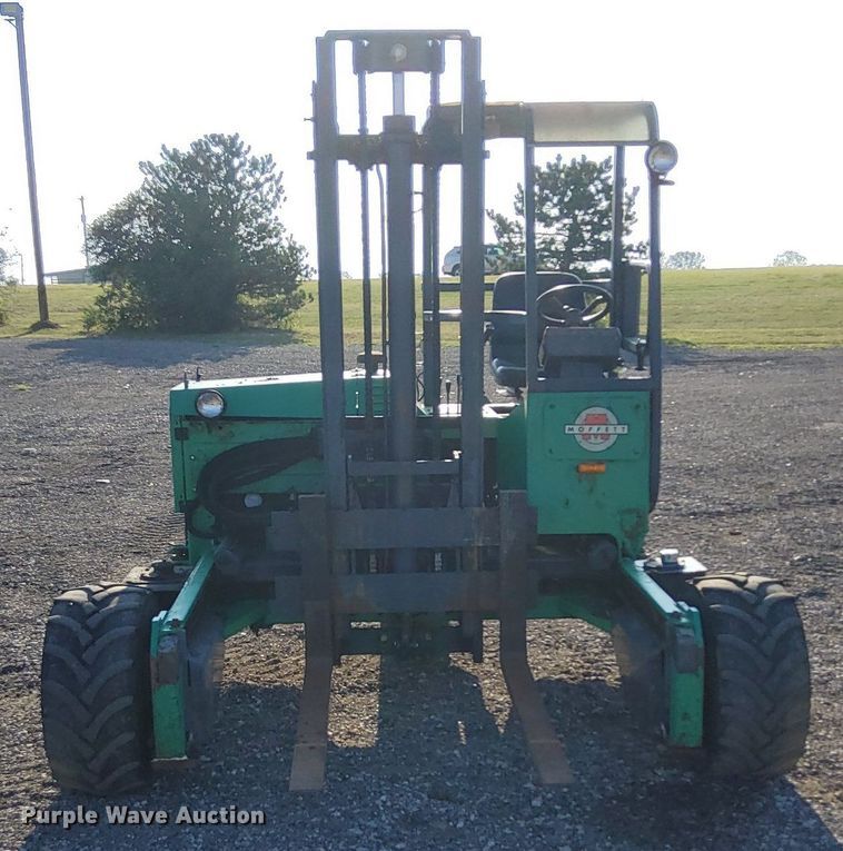 image for item KW9032 1999 Moffett M4000E  forklift