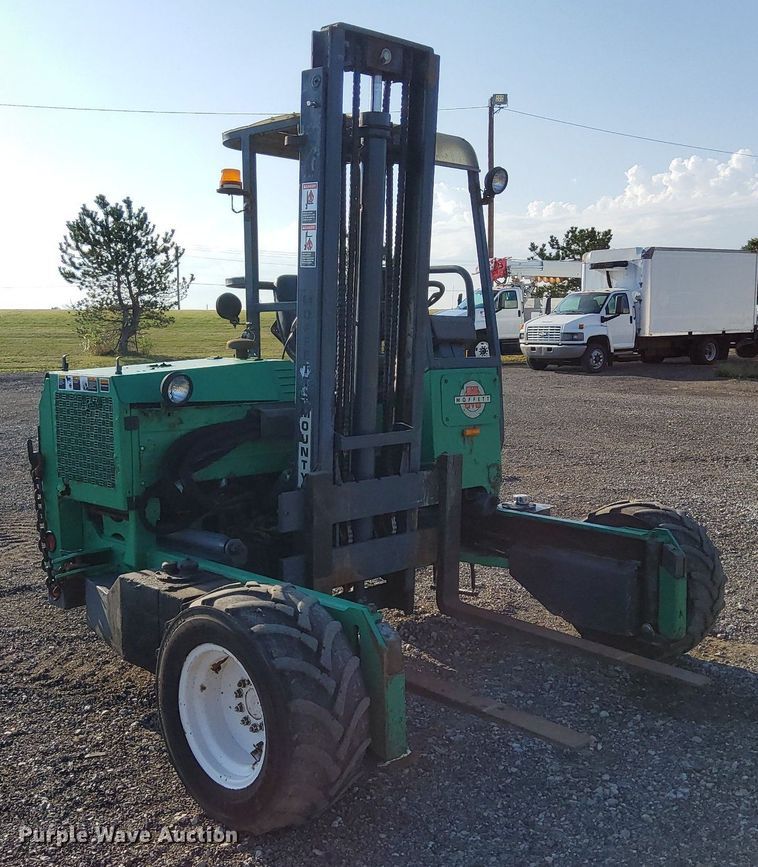 image for item KW9032 1999 Moffett M4000E  forklift